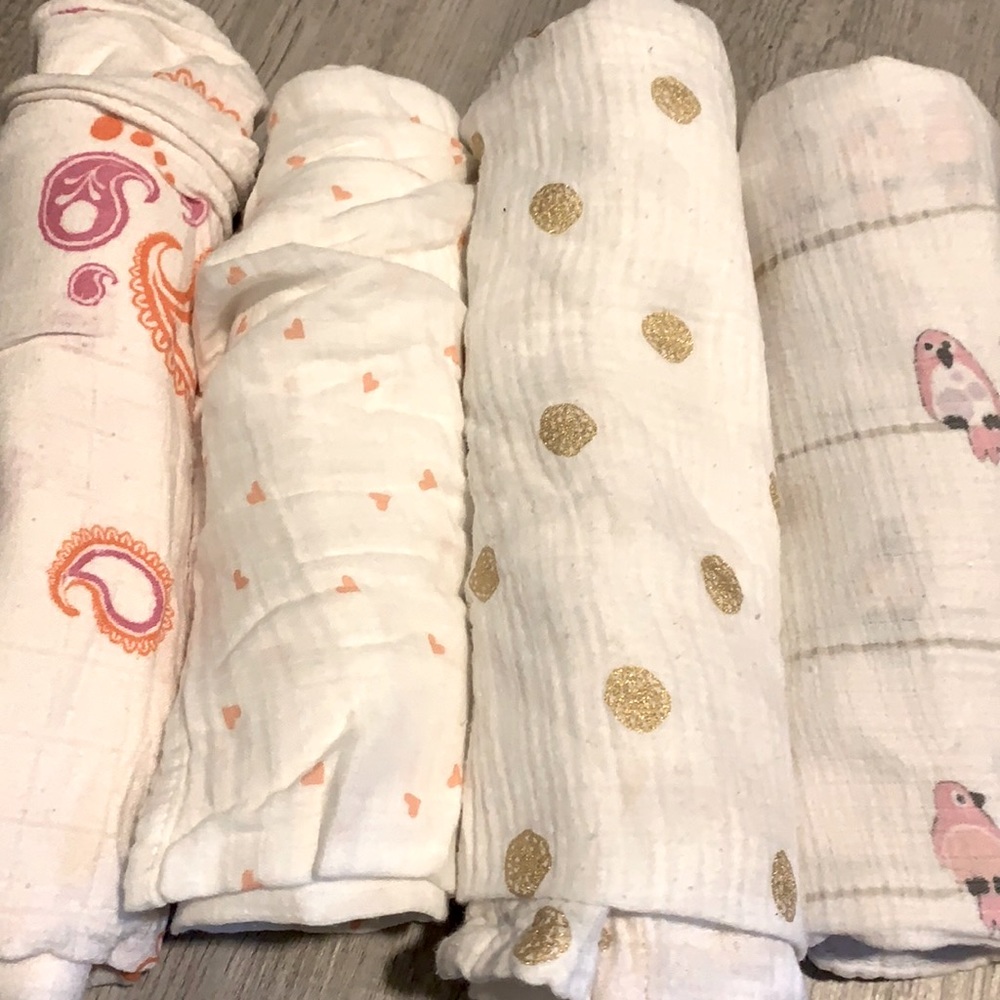 4 Girls Muslin Blankets